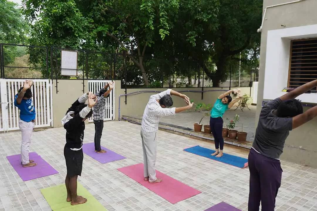 senior citizen old age homes in ahmedabad